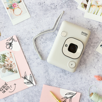 Instax Sofortbildkamera mit Grußkarte