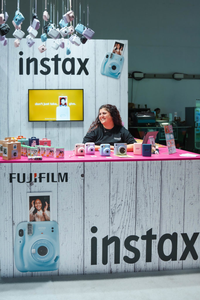 Theke Instax bei der Glow 2022